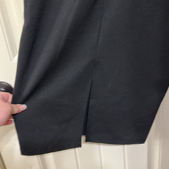 Black elegant tight fitting dress shows off your lovely curves must I say more!l - Picture 7 of 7